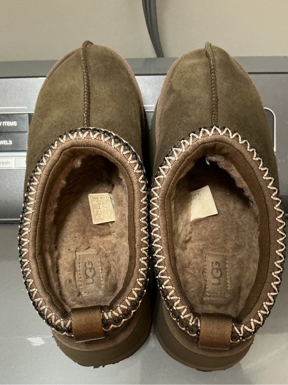 UGG Women’s Tazz Chestnut Suede Platform Slippers - Picture 2 of 13